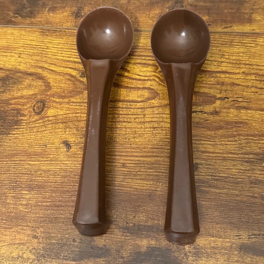 Vintage Rubbermaid #1910 Brown Plastic Ice Cream Scoops 7½″ Pair‎ USA